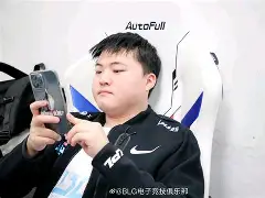 Uzi焦点对战，杜兰特与30激战SKT分钟，战术调整胜负难料！