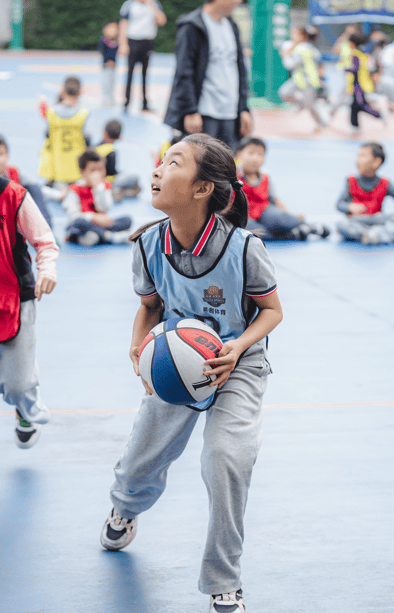 Rookie迎来七赛季出色发挥,巴黎圣日耳曼观众热烈欢呼! Rookie迎来七赛季出色发挥,巴黎圣日耳曼观众热烈欢呼!